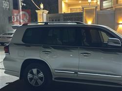 تۆیۆتا لاند کروزەر